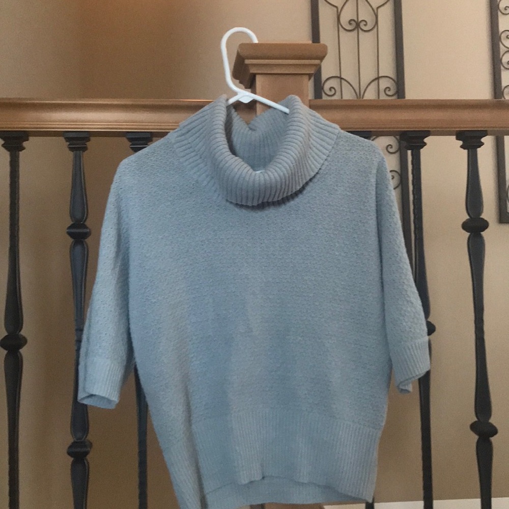 Short sleeve sweater